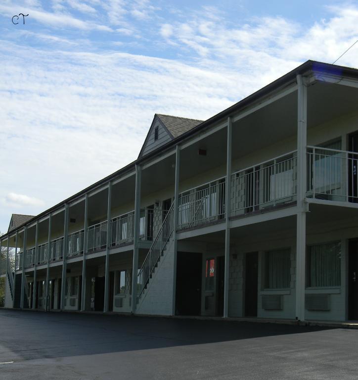 Econo Lodge Lynchburg Exterior photo