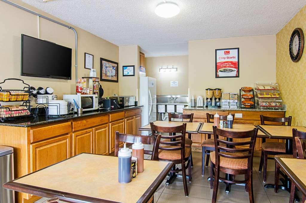 Econo Lodge Lynchburg Restaurant photo